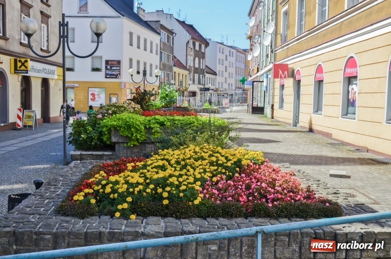 Zdjęcie w galerii na portalu naszraciborz.pl: Tak wyglądała ulica Długa przed remontem [FOTO] wiadomości z regionu