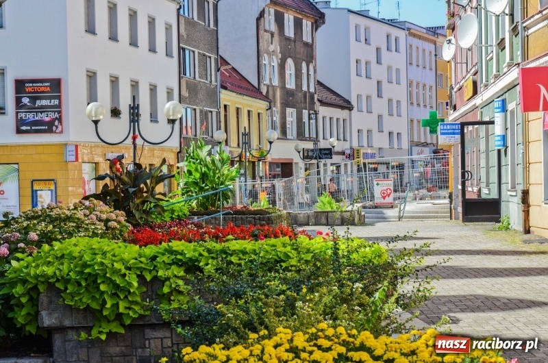 Zdjęcie w galerii na portalu naszraciborz.pl: Tak wyglądała ulica Długa przed remontem [FOTO] wiadomości z regionu