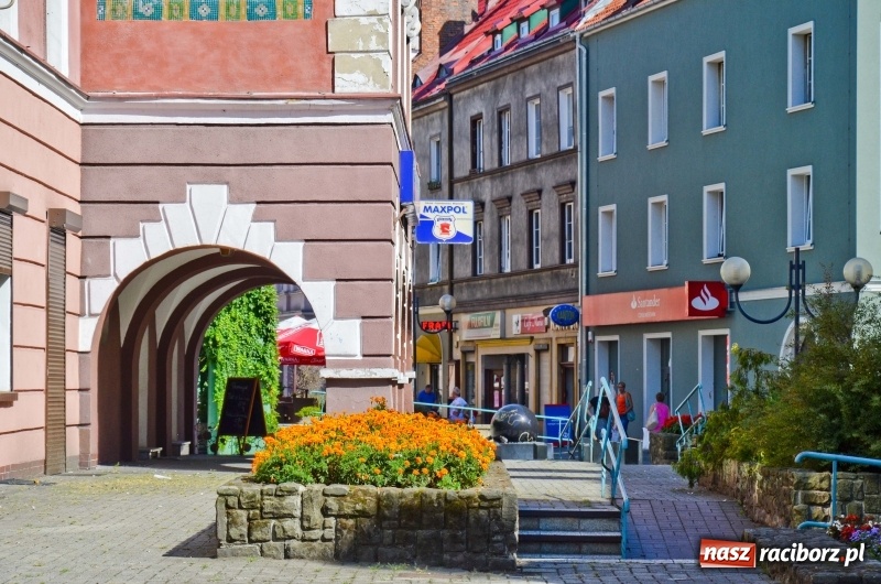 Zdjęcie w galerii na portalu naszraciborz.pl: Tak wyglądała ulica Długa przed remontem [FOTO] wiadomości z regionu