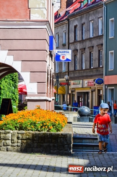 Zdjęcie w galerii na portalu naszraciborz.pl: Tak wyglądała ulica Długa przed remontem [FOTO] wiadomości z regionu