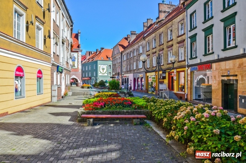 Zdjęcie w galerii na portalu naszraciborz.pl: Tak wyglądała ulica Długa przed remontem [FOTO] wiadomości z regionu