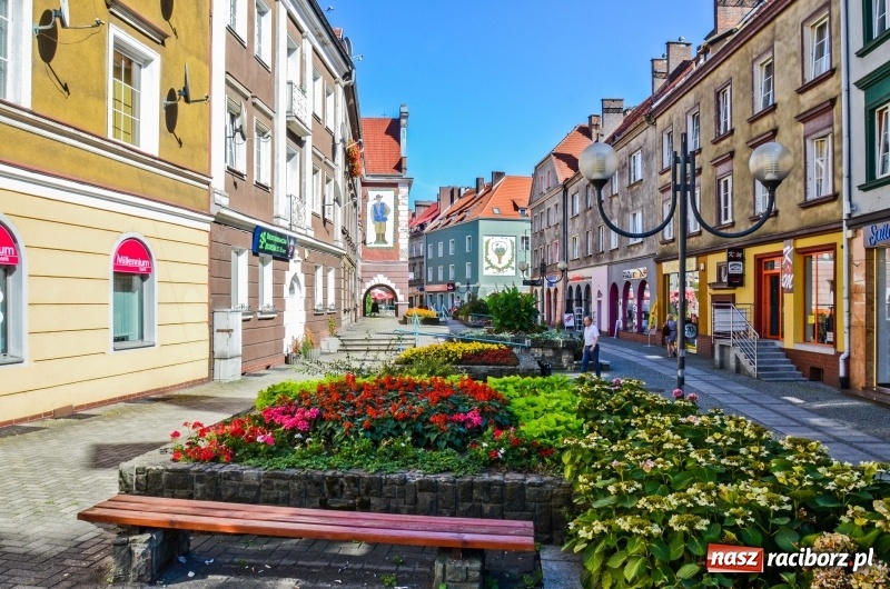 Zdjęcie w galerii na portalu naszraciborz.pl: Tak wyglądała ulica Długa przed remontem [FOTO] wiadomości z regionu
