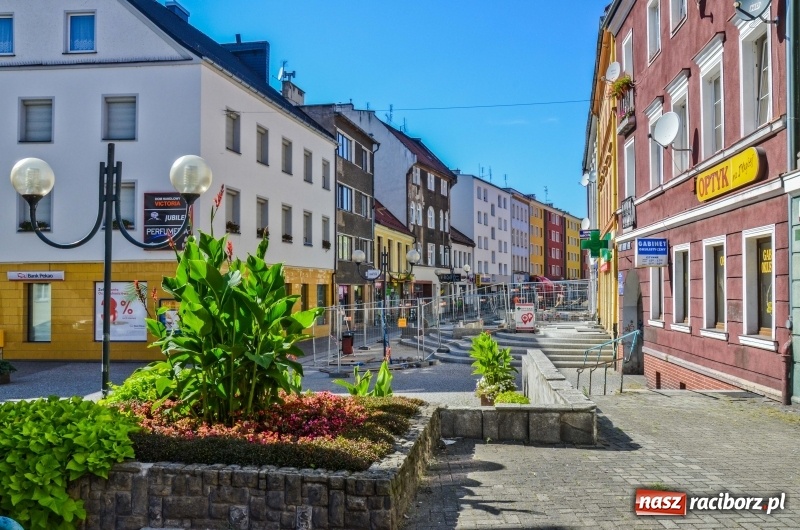 Zdjęcie w galerii na portalu naszraciborz.pl: Tak wyglądała ulica Długa przed remontem [FOTO] wiadomości z regionu