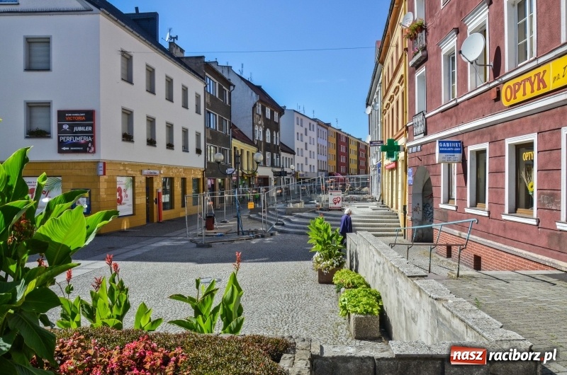 Zdjęcie w galerii na portalu naszraciborz.pl: Tak wyglądała ulica Długa przed remontem [FOTO] wiadomości z regionu