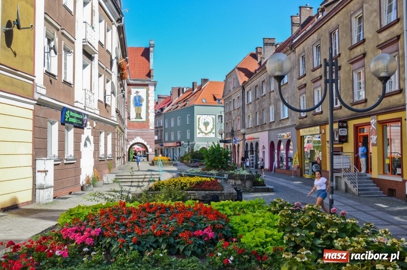 Zdjęcie w galerii na portalu naszraciborz.pl: Tak wyglądała ulica Długa przed remontem [FOTO] wiadomości z regionu