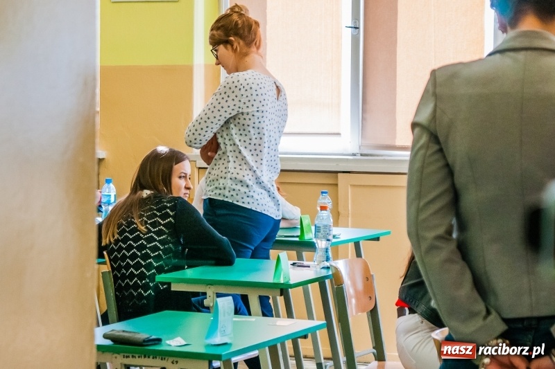 Zdjęcie w galerii na portalu naszraciborz.pl: Maturalne zmagania z językiem angielskim w CKZiU numer 1 wiadomości z regionu