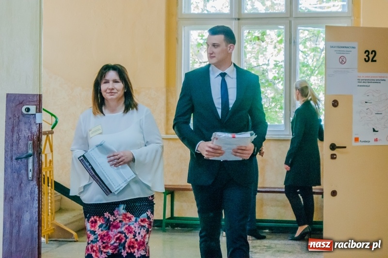 Zdjęcie w galerii na portalu naszraciborz.pl: Maturalne zmagania z językiem angielskim w CKZiU numer 1 wiadomości z regionu