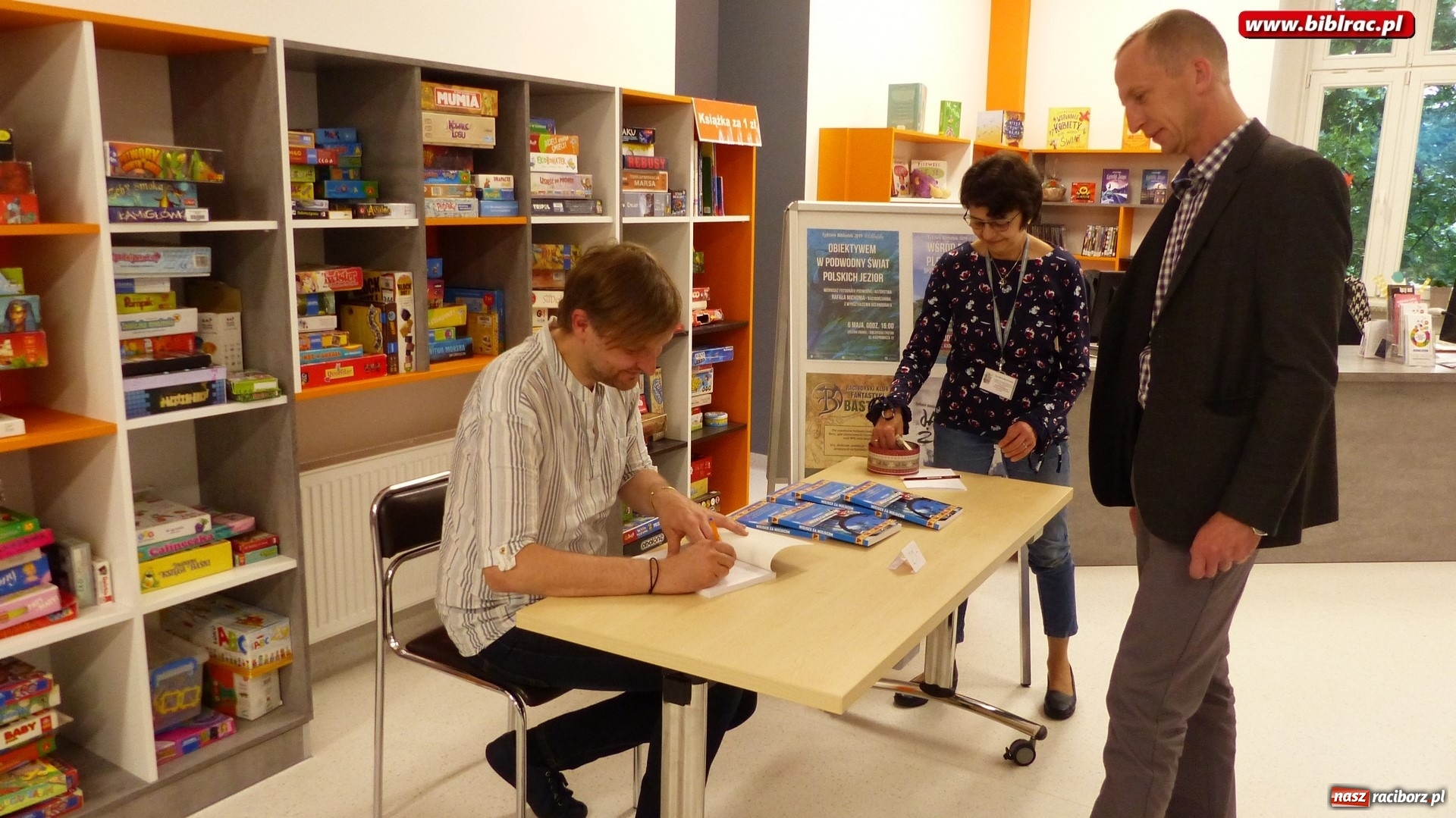 Zdjęcie w galerii na portalu naszraciborz.pl: Etiopia na wyciągnięcie ręki. Michał Szulim gościł w raciborskiej bibliotece wiadomości z regionu