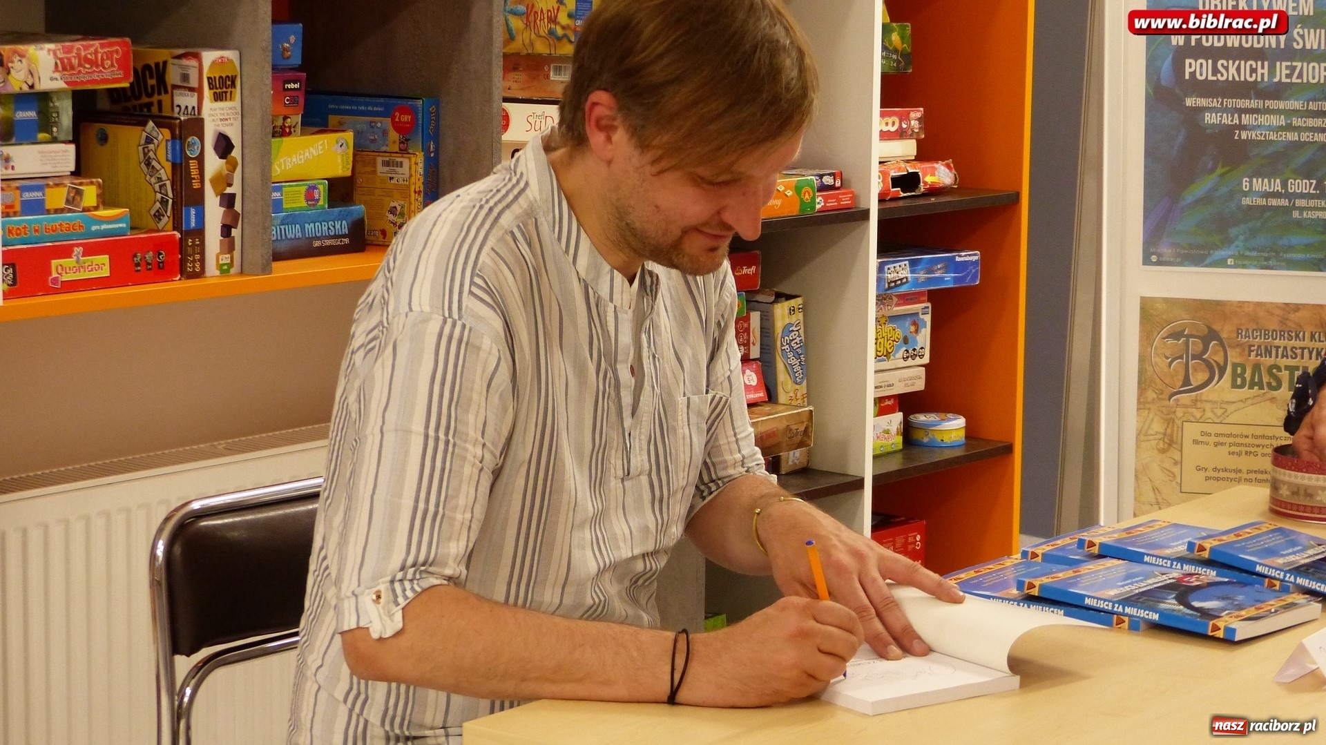 Zdjęcie w galerii na portalu naszraciborz.pl: Etiopia na wyciągnięcie ręki. Michał Szulim gościł w raciborskiej bibliotece wiadomości z regionu