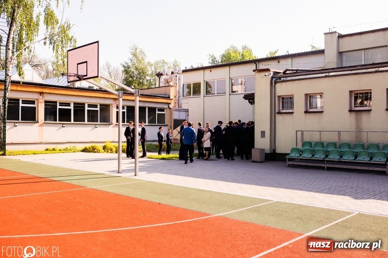 Zdjęcie w galerii na portalu naszraciborz.pl: Matura w Mechaniku. Absolwenci przystąpili do ezgaminu z angielskiego wiadomości z regionu