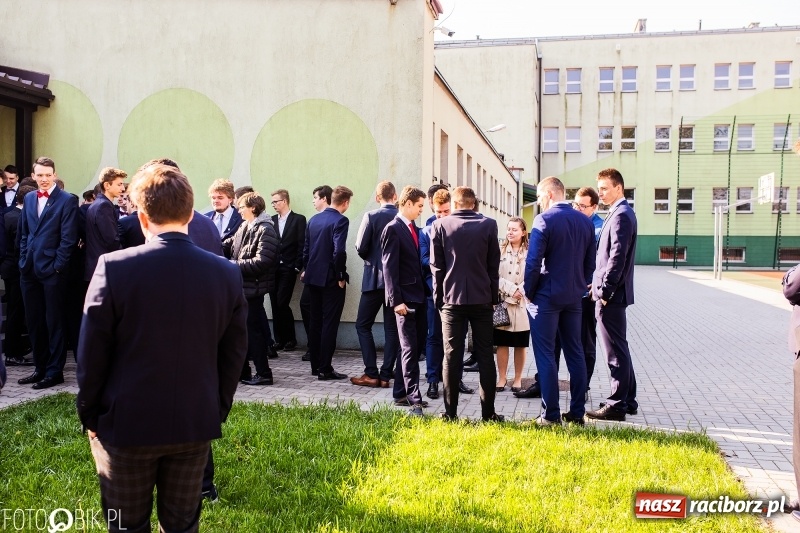 Zdjęcie w galerii na portalu naszraciborz.pl: Matura w Mechaniku. Absolwenci przystąpili do ezgaminu z angielskiego wiadomości z regionu