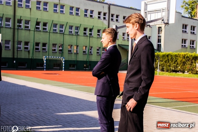 Zdjęcie w galerii na portalu naszraciborz.pl: Matura w Mechaniku. Absolwenci przystąpili do ezgaminu z angielskiego wiadomości z regionu