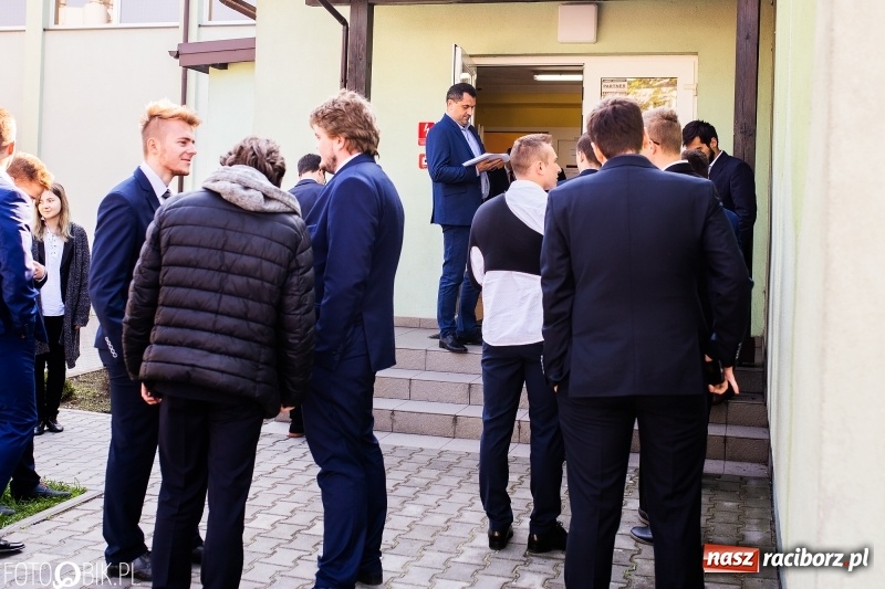 Zdjęcie w galerii na portalu naszraciborz.pl: Matura w Mechaniku. Absolwenci przystąpili do ezgaminu z angielskiego wiadomości z regionu
