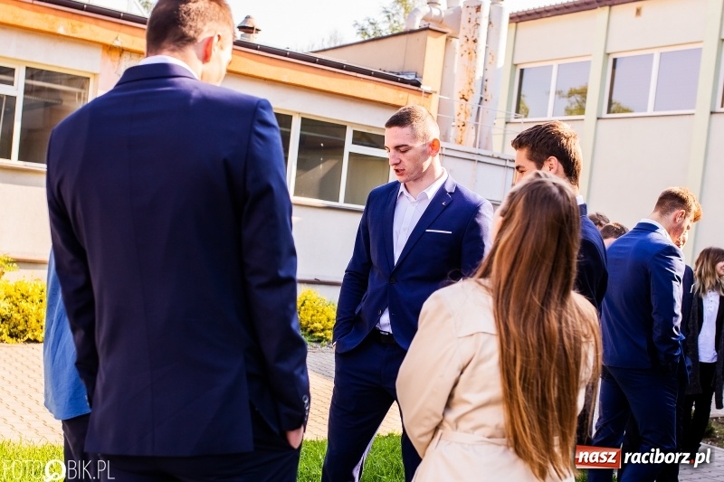 Zdjęcie w galerii na portalu naszraciborz.pl: Matura w Mechaniku. Absolwenci przystąpili do ezgaminu z angielskiego wiadomości z regionu