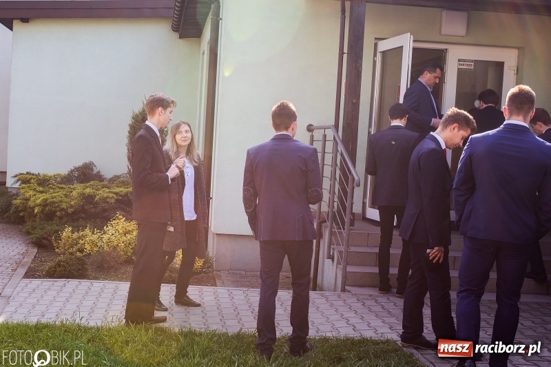 Zdjęcie w galerii na portalu naszraciborz.pl: Matura w Mechaniku. Absolwenci przystąpili do ezgaminu z angielskiego wiadomości z regionu