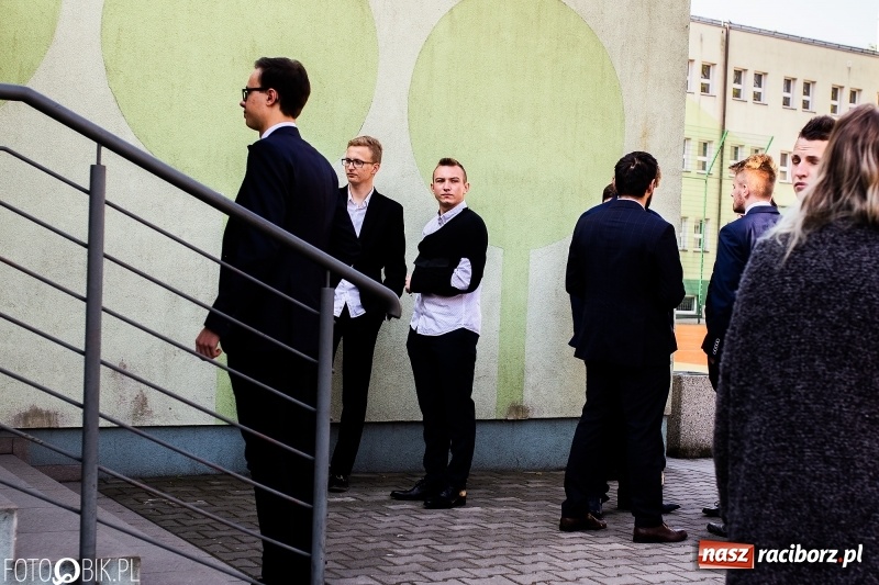 Zdjęcie w galerii na portalu naszraciborz.pl: Matura w Mechaniku. Absolwenci przystąpili do ezgaminu z angielskiego wiadomości z regionu