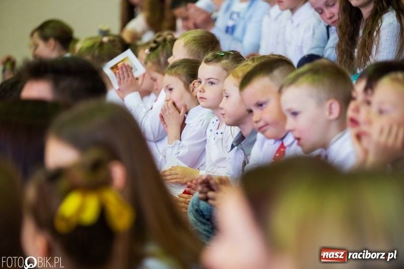 Zdjęcie w galerii na portalu naszraciborz.pl: W Bieńkowicach promowali pozytywne wartości wiadomości z regionu