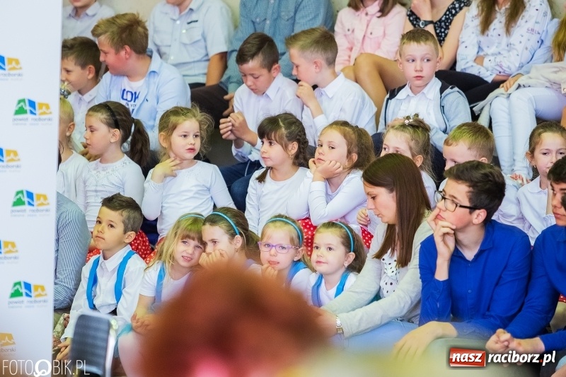 Zdjęcie w galerii na portalu naszraciborz.pl: W Bieńkowicach promowali pozytywne wartości wiadomości z regionu