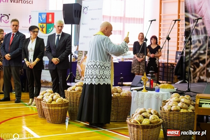 Zdjęcie w galerii na portalu naszraciborz.pl: W Bieńkowicach promowali pozytywne wartości wiadomości z regionu