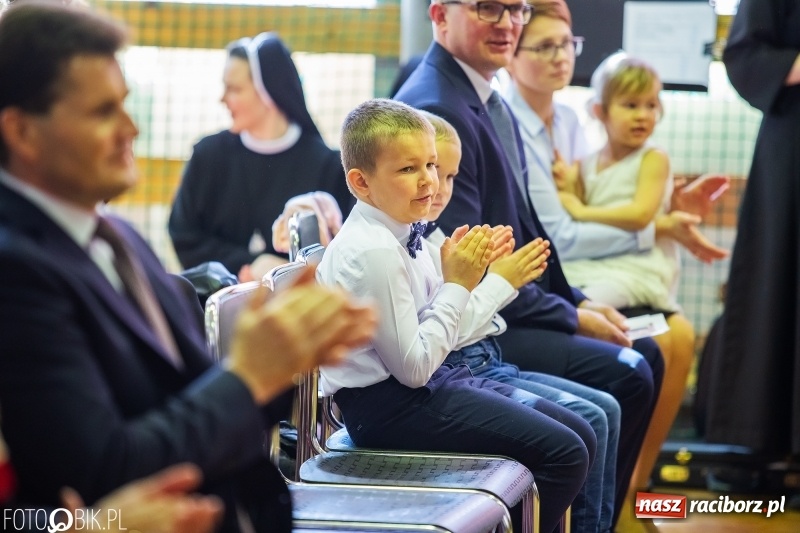 Zdjęcie w galerii na portalu naszraciborz.pl: W Bieńkowicach promowali pozytywne wartości wiadomości z regionu