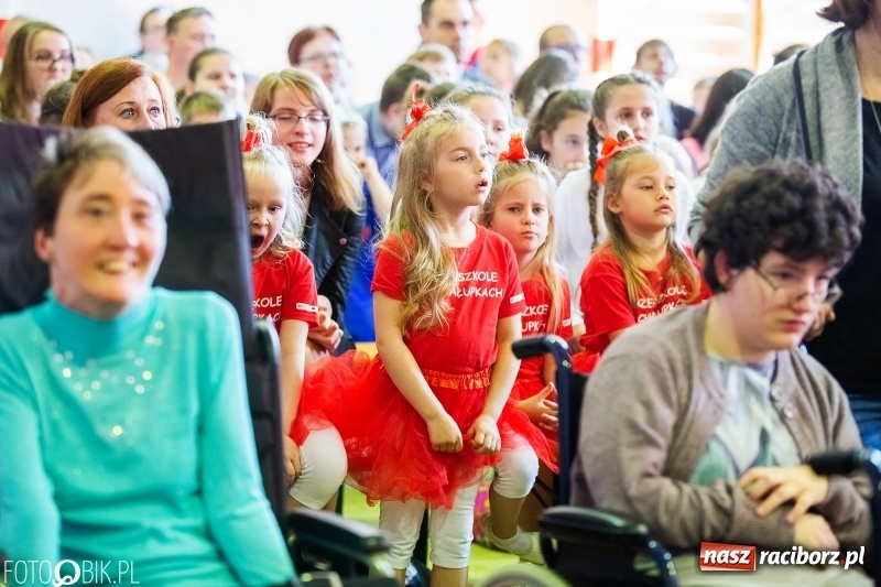 Zdjęcie w galerii na portalu naszraciborz.pl: W Bieńkowicach promowali pozytywne wartości wiadomości z regionu