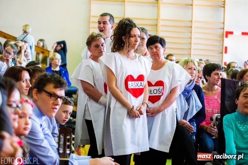 Zdjęcie w galerii na portalu naszraciborz.pl: W Bieńkowicach promowali pozytywne wartości wiadomości z regionu