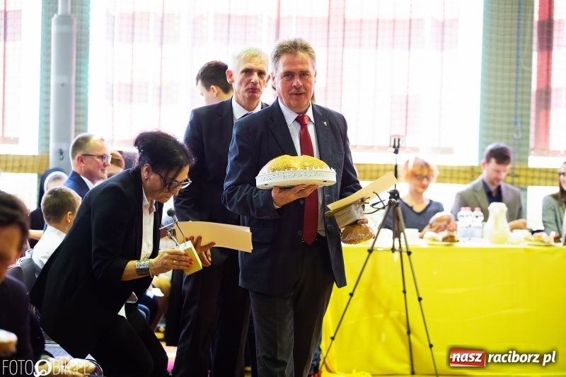 Zdjęcie w galerii na portalu naszraciborz.pl: W Bieńkowicach promowali pozytywne wartości wiadomości z regionu