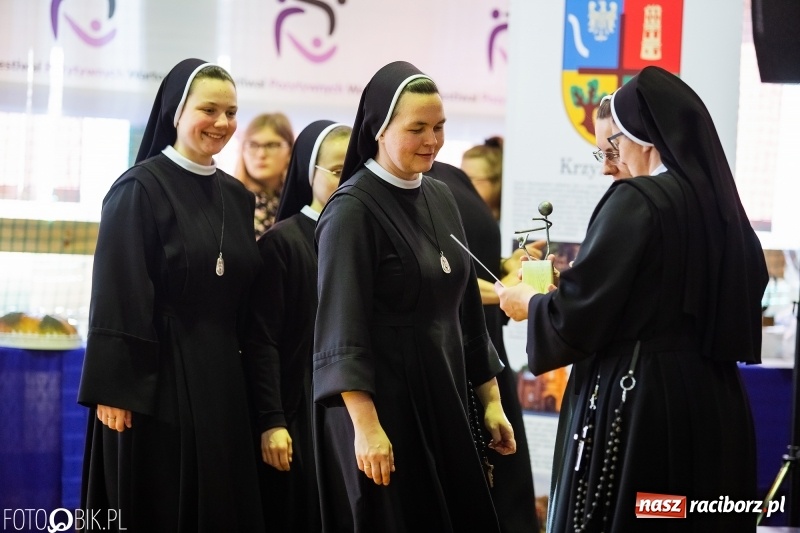 Zdjęcie w galerii na portalu naszraciborz.pl: W Bieńkowicach promowali pozytywne wartości wiadomości z regionu