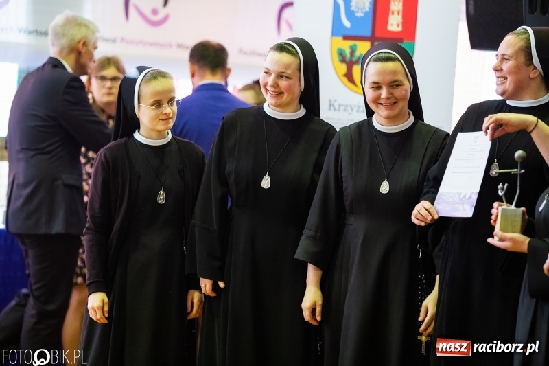 Zdjęcie w galerii na portalu naszraciborz.pl: W Bieńkowicach promowali pozytywne wartości wiadomości z regionu