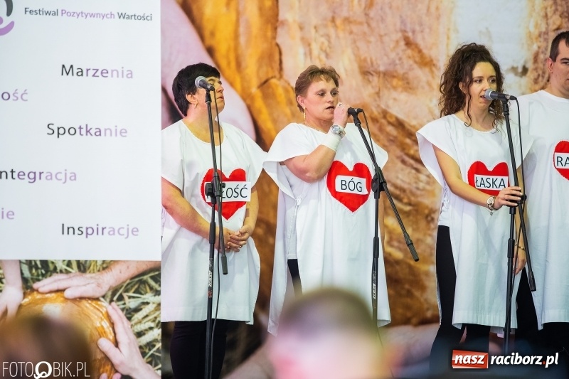 Zdjęcie w galerii na portalu naszraciborz.pl: W Bieńkowicach promowali pozytywne wartości wiadomości z regionu