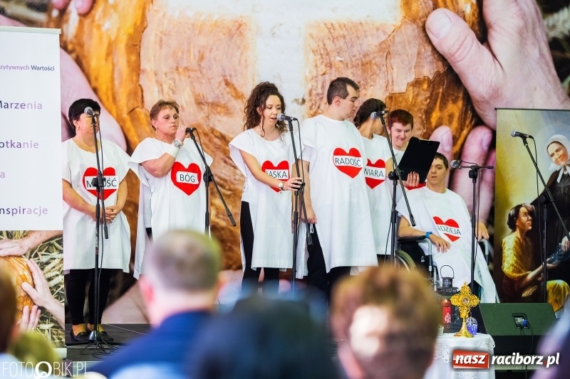 Zdjęcie w galerii na portalu naszraciborz.pl: W Bieńkowicach promowali pozytywne wartości wiadomości z regionu