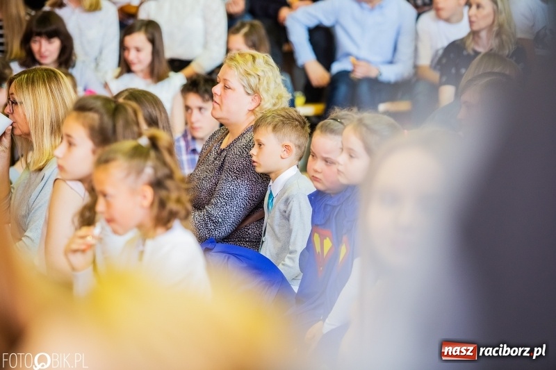 Zdjęcie w galerii na portalu naszraciborz.pl: W Bieńkowicach promowali pozytywne wartości wiadomości z regionu