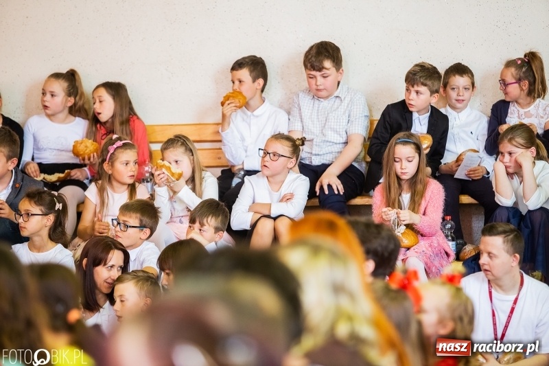 Zdjęcie w galerii na portalu naszraciborz.pl: W Bieńkowicach promowali pozytywne wartości wiadomości z regionu