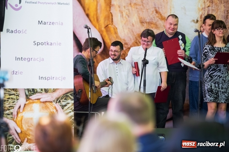 Zdjęcie w galerii na portalu naszraciborz.pl: W Bieńkowicach promowali pozytywne wartości wiadomości z regionu