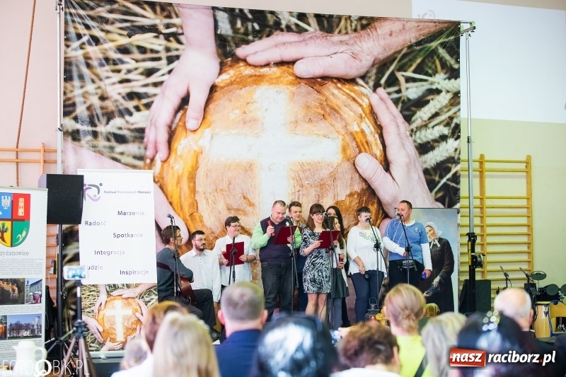 Zdjęcie w galerii na portalu naszraciborz.pl: W Bieńkowicach promowali pozytywne wartości wiadomości z regionu