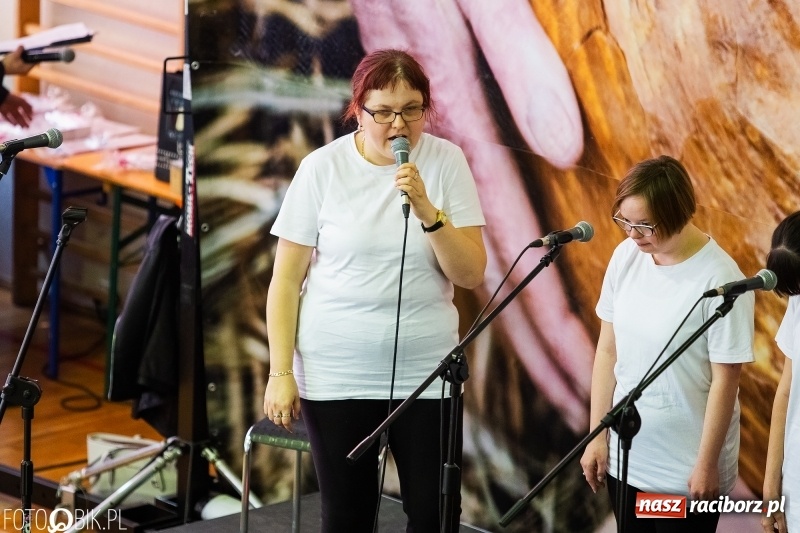 Zdjęcie w galerii na portalu naszraciborz.pl: W Bieńkowicach promowali pozytywne wartości wiadomości z regionu