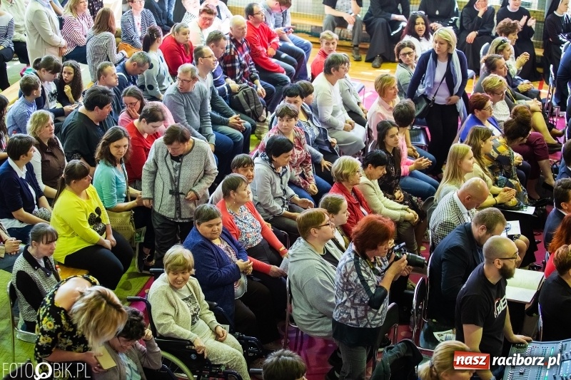 Zdjęcie w galerii na portalu naszraciborz.pl: W Bieńkowicach promowali pozytywne wartości wiadomości z regionu