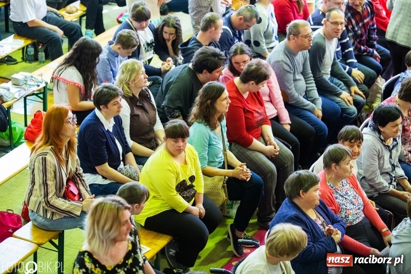 Zdjęcie w galerii na portalu naszraciborz.pl: W Bieńkowicach promowali pozytywne wartości wiadomości z regionu