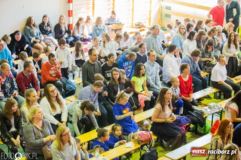 Zdjęcie w galerii na portalu naszraciborz.pl: W Bieńkowicach promowali pozytywne wartości wiadomości z regionu