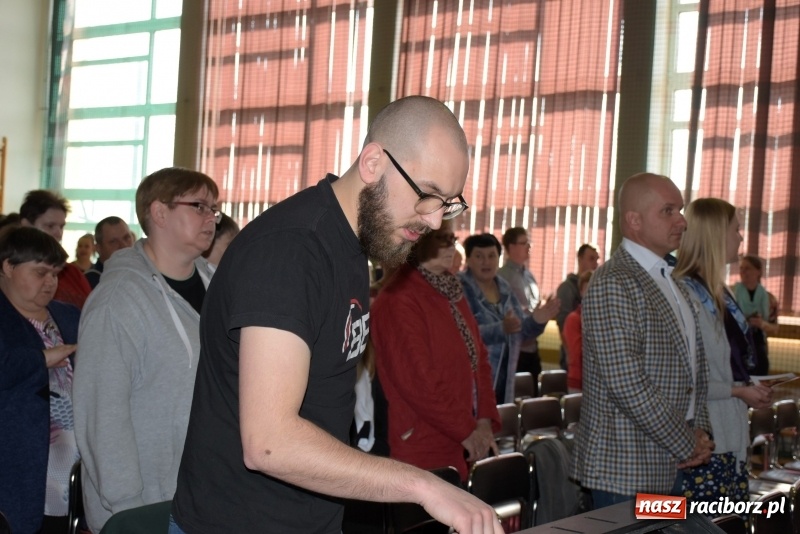 Zdjęcie w galerii na portalu naszraciborz.pl: W Bieńkowicach promowali pozytywne wartości wiadomości z regionu