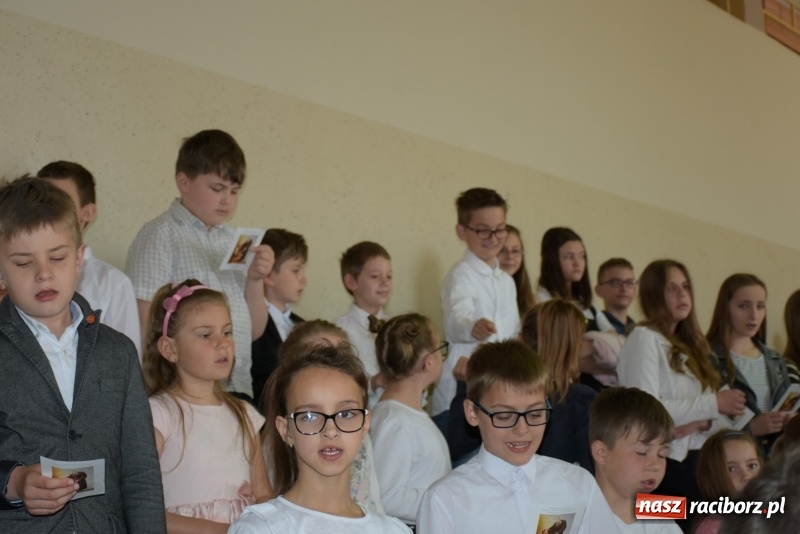 Zdjęcie w galerii na portalu naszraciborz.pl: W Bieńkowicach promowali pozytywne wartości wiadomości z regionu