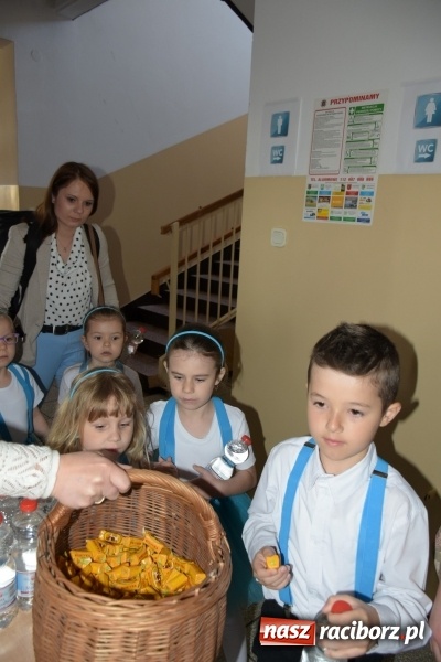 Zdjęcie w galerii na portalu naszraciborz.pl: W Bieńkowicach promowali pozytywne wartości wiadomości z regionu