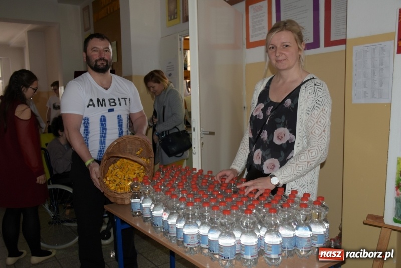 Zdjęcie w galerii na portalu naszraciborz.pl: W Bieńkowicach promowali pozytywne wartości wiadomości z regionu