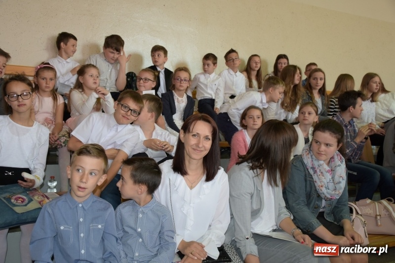 Zdjęcie w galerii na portalu naszraciborz.pl: W Bieńkowicach promowali pozytywne wartości wiadomości z regionu