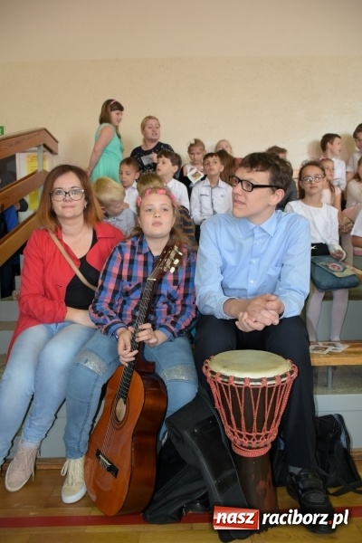 Zdjęcie w galerii na portalu naszraciborz.pl: W Bieńkowicach promowali pozytywne wartości wiadomości z regionu