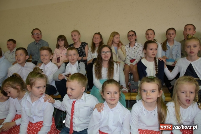 Zdjęcie w galerii na portalu naszraciborz.pl: W Bieńkowicach promowali pozytywne wartości wiadomości z regionu