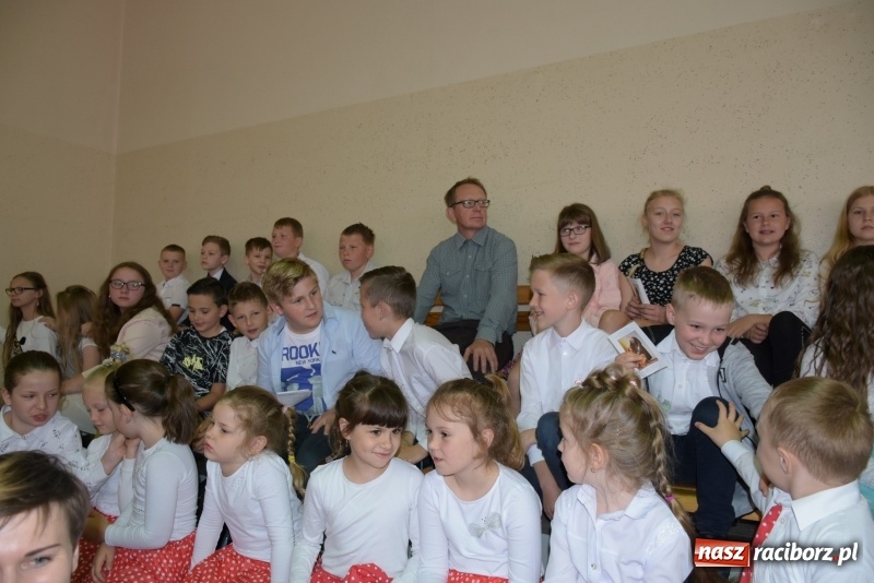 Zdjęcie w galerii na portalu naszraciborz.pl: W Bieńkowicach promowali pozytywne wartości wiadomości z regionu