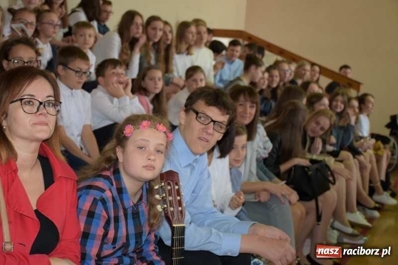 Zdjęcie w galerii na portalu naszraciborz.pl: W Bieńkowicach promowali pozytywne wartości wiadomości z regionu