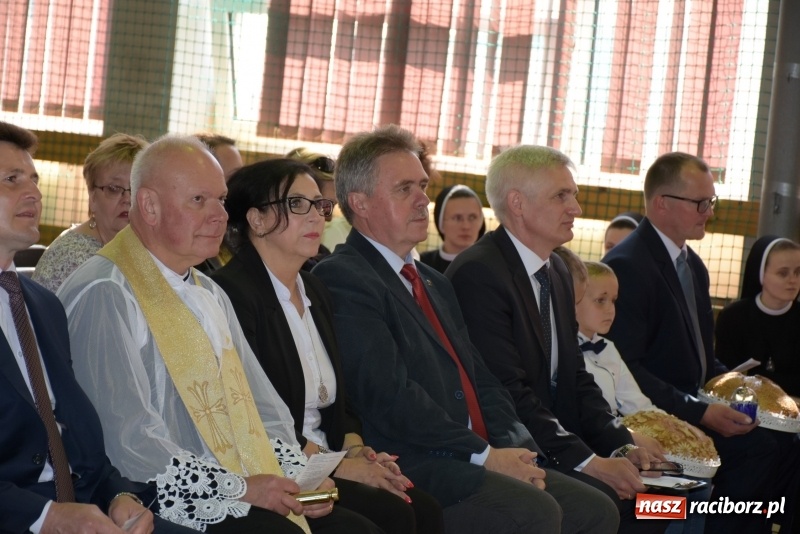 Zdjęcie w galerii na portalu naszraciborz.pl: W Bieńkowicach promowali pozytywne wartości wiadomości z regionu