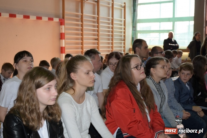 Zdjęcie w galerii na portalu naszraciborz.pl: W Bieńkowicach promowali pozytywne wartości wiadomości z regionu